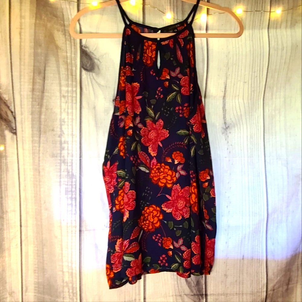 Beautiful tank by Papermoon